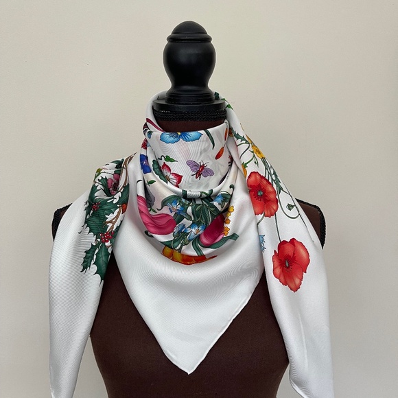 Display #1 New Gucci Scarf Iconic Flora Print White Silk Wrap - Picture 7 of 14